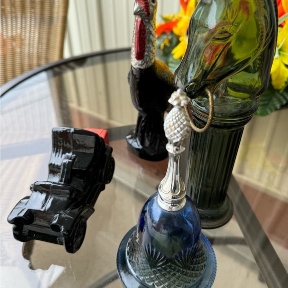 711- Four (4) Piece Collection Of Vintage Avon Glass Bottle Cologne Decanters. - Picture 4 of 11